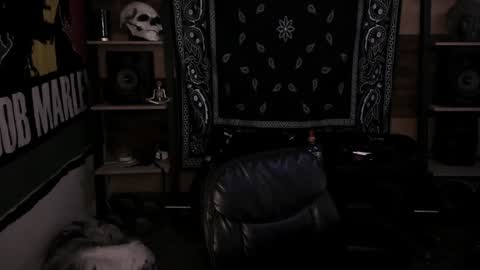 Snapshot of smokey915 chatting on 12-30-24, 07:21 Smokey915 online show from 12-30-24, 07:21