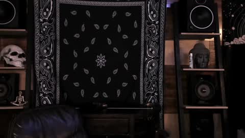 Snapshot of smokey915 chatting on 01-03-25, 07:06 Smokey915 online show from 01-03-25, 07:06