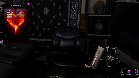 Snapshot of smokey915 chatting on 01-06-25, 12:59 Smokey915 online show from 01-06-25, 12:59