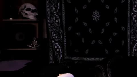 Snapshot of smokey915 chatting on 01-07-25, 10:43 Smokey915 online show from 01-07-25, 10:43