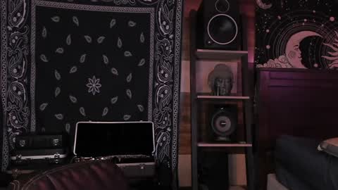 Snapshot of smokey915 chatting on 01-11-25, 08:43 Smokey915 online show from 01-11-25, 08:43