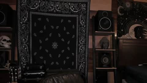 Snapshot of smokey915 chatting on 01-12-25, 12:49 Smokey915 online show from 01-12-25, 12:49