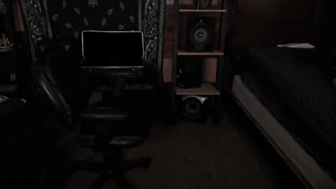 Snapshot of smokey915 chatting on 01-12-25, 10:02 Smokey915 online show from 01-12-25, 10:02