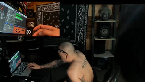 Snapshot of smokey915 chatting on 01-18-25, 08:52 Smokey915 online show from 01-18-25, 08:52