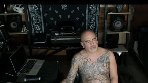 Snapshot of smokey915 chatting on 01-19-25, 12:28 Smokey915 online show from 01-19-25, 12:28