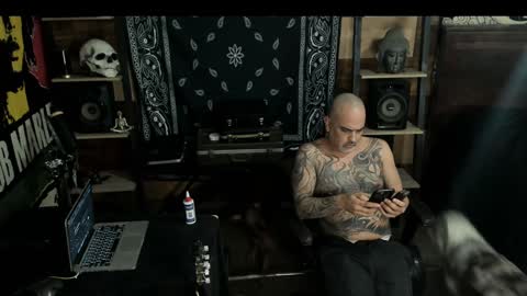 Snapshot of smokey915 chatting on 01-20-25, 06:42 Smokey915 online show from 01-20-25, 06:42