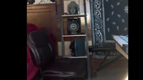 Snapshot of smokey915 chatting on 02-23-25, 04:35 Smokey915 online show from 02-23-25, 04:35