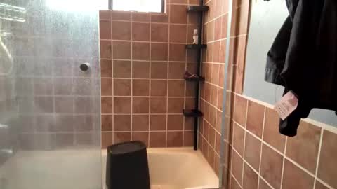 Snapshot of smokey915 chatting on 10-21-25, 04:19 Smokey915 online show from 10-21-25, 04:19