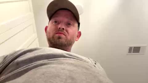 Snapshot of smokeymt420 chatting on 10-15-25, 04:34 smokeymt420 online show from 10-15-25, 04:34