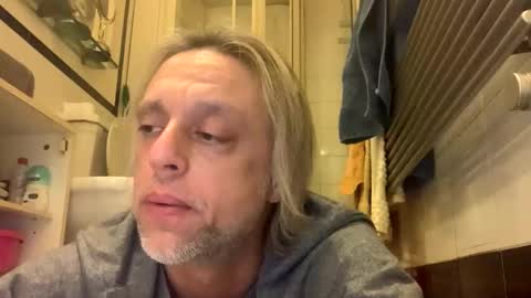 Snapshot of smokingtime chatting on 12-18-25, 09:21 Smokingtime online show from 12-18-25, 09:21