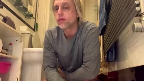 Snapshot of smokingtime chatting on 12-21-25, 12:07 Smokingtime online show from 12-21-25, 12:07