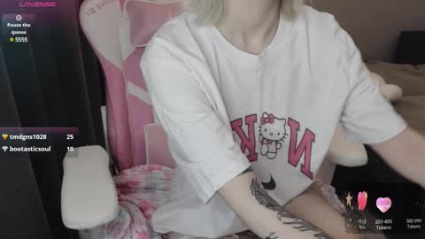 Snapshot of smokykira chatting on 03-02-25, 02:41 Kira online show from 03-02-25, 02:41