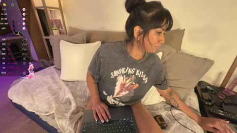 Snapshot of smonkedup chatting on 11-08-25, 02:45 Carolina online show from 11-08-25, 02:45