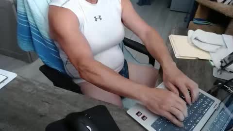 Snapshot of smoothbtm7 chatting on 04-11-26, 11:25 smoothbtm7 online show from 04-11-26, 11:25