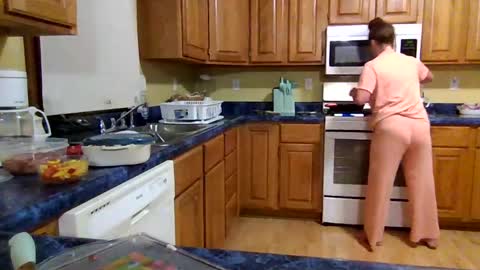 Snapshot of smoothmove1215 chatting on 10-21-25, 12:11 smoothmove1215 online show from 10-21-25, 12:11