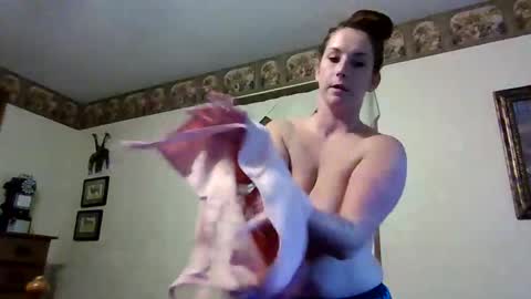 Snapshot of smoothmove1215 chatting on 10-29-25, 07:48 smoothmove1215 online show from 10-29-25, 07:48