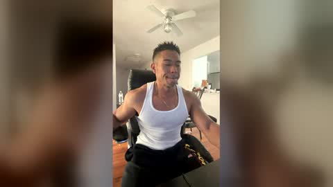 Snapshot of smoothripz chatting on 03-14-26, 07:19 smoothripz online show from 03-14-26, 07:19