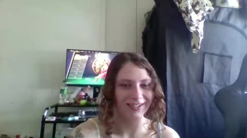 Snapshot of smoothvodka chatting on 05-19-26, 04:13 Bambi--Vodka online show from 05-19-26, 04:13