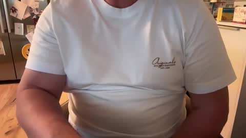 Snapshot of smurfy501 chatting on 10-20-25, 06:14 smurfy501 online show from 10-20-25, 06:14