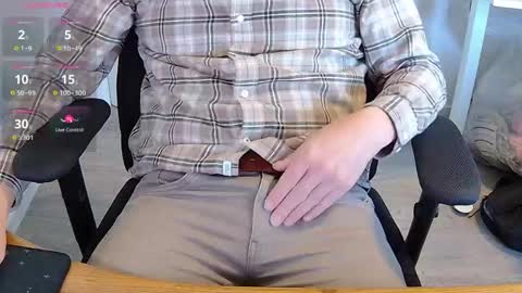 Snapshot of sneakybill82 chatting on 04-21-26, 06:41 Sneakybill online show from 04-21-26, 06:41