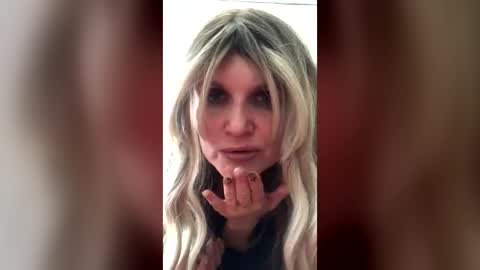 Snapshot of snejnaya chatting on 06-16-26, 04:09 Snejnaya online show from 06-16-26, 04:09