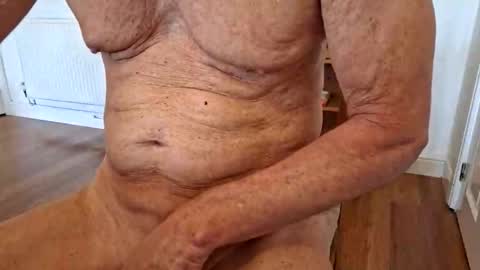 Snapshot of snooty05 chatting on 09-11-25, 12:38 Snooty online show from 09-11-25, 12:38