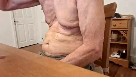 Snapshot of snooty05 chatting on 10-17-25, 08:55 Snooty online show from 10-17-25, 08:55