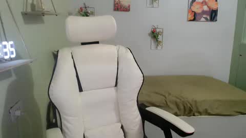 snow_2000 online show from 12-21-24, 08:28