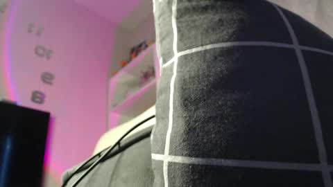 snow_lady121 online show from 05-18-26, 05:08
