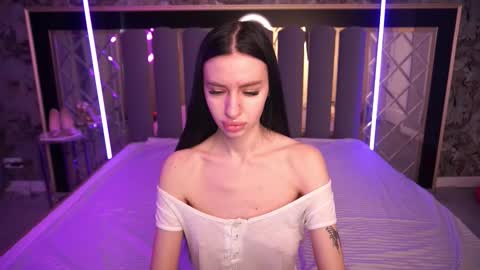 snow_whiteeex online show from 03-23-26, 06:39