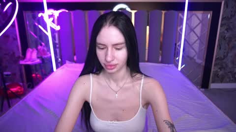 snow_whiteeex online show from 04-07-26, 05:41