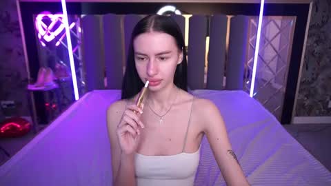 snow_whiteeex online show from 04-12-26, 05:45