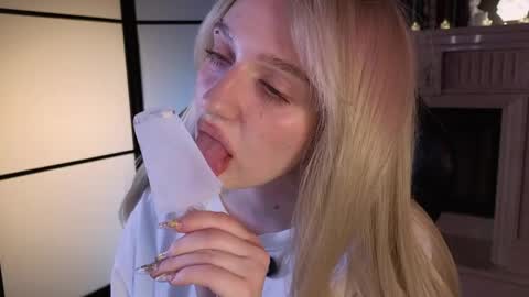 Ellie online show from 06-06-26, 05:45