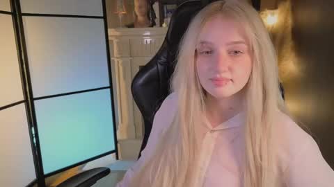 Ellie online show from 06-07-26, 05:33