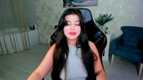 Snapshot of snowingwinter chatting on 05-18-26, 04:07 snowingwinter online show from 05-18-26, 04:07