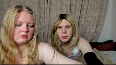 Snowwgirlls online show from 02-16-26, 12:40