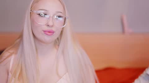 Snowy Bubbles online show from 03-16-26, 12:17