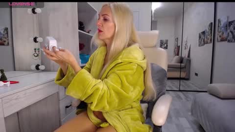 Monna online show from 11-06-25, 06:42