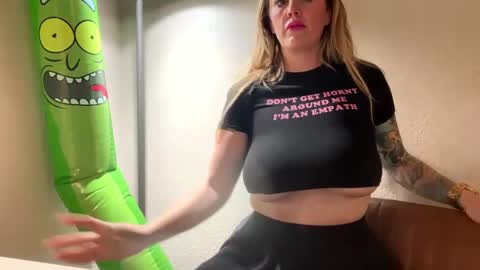 Snapshot of soakingumbrella chatting on 02-12-25, 04:22 Soaking Umbrella online show from 02-12-25, 04:22