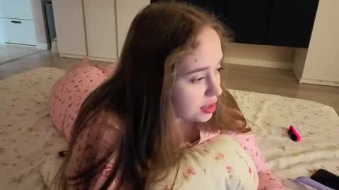 Sophy online show from 04-12-26, 07:52