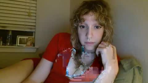 Snapshot of soffpurr chatting on 10-27-25, 07:34 Lilytea online show from 10-27-25, 07:34