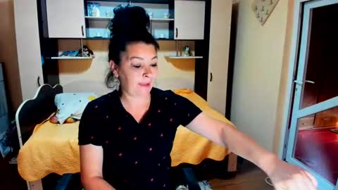 Soffy online show from 06-17-26, 05:10