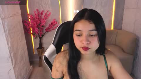 Snapshot of sofi_adams_tx chatting on 12-16-25, 01:16 Online 800 to 1400 online show from 12-16-25, 01:16