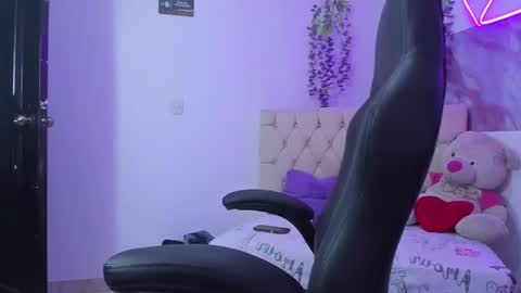 Snapshot of sofi_and_santy chatting on 04-18-26, 02:59 SOFI AND SANTY online show from 04-18-26, 02:59