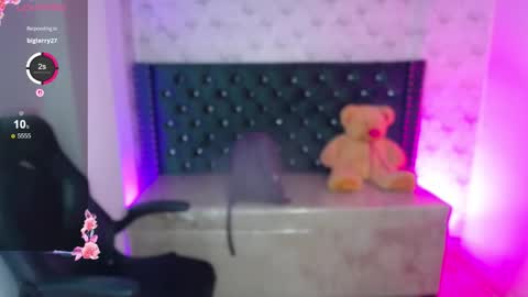 Snapshot of sofi_hot_4m chatting on 12-19-25, 02:02 Sofi online show from 12-19-25, 02:02