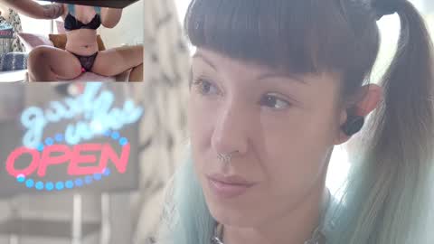 Sofi Mora online show from 10-18-25, 01:34