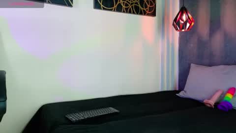 Snapshot of sofi_williams2 chatting on 06-11-26, 01:27 sofi_williams2 online show from 06-11-26, 01:27