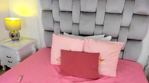 Snapshot of sofia__thompson chatting on 06-27-26, 11:48 sofi online show from 06-27-26, 11:48