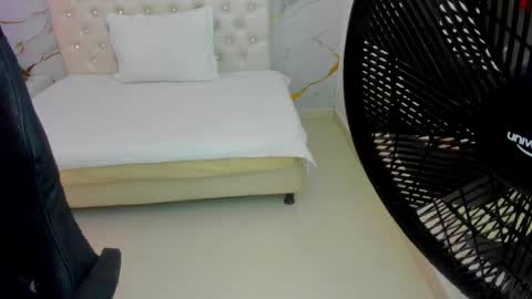 sofia_echeverri online show from 04-18-26, 12:31