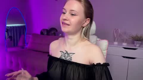 Snapshot of sofia_kenwood_ chatting on 06-16-26, 04:04 Sofia online show from 06-16-26, 04:04